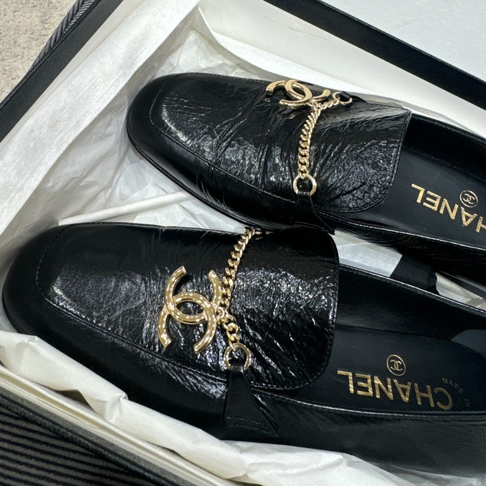 CHANEL Black loafers with Gold Chain Detail